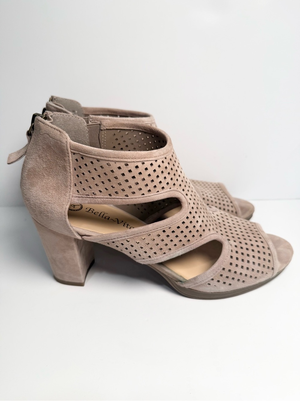 Bella Vita Leslie Almond suede sandal 9M